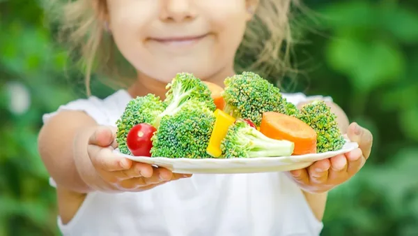 Nutrição infantil: 10 passos para fazer uma criança comer
